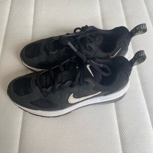 Nike Airmax Youth Shoes, Black and White